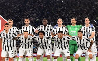 (From L, Rear) Juventus' Dutch defender Matthijs De Ligt, Juventus' Italian defender Giorgio Chiellini, Juventus' Swiss midfielder Denis Zakaria, Juventus' French midfielder Adrien Rabiot, Juventus' Italian goalkeeper Mattia Perin and Juventus' Serbian forward Dusan Vlahovic and (From L, Front) Juventus' Argentine forward Paulo Dybala, Juventus' Italian forward Federico Bernardeschi, Juventus' Colombian midfielder Juan Cuadrado, Juventus' Brazilian defender Alex Sandro and Juventus' Brazilian defender Danilo pose for a team photo prior to the Italian Cup (Coppa Italia) final football match between Juventus and Inter on May 11, 2022 at the Olympic stadium in Rome. (Photo by Filippo MONTEFORTE / AFP) (Photo by FILIPPO MONTEFORTE/AFP via Getty Images)