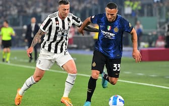Inter Milan's Italian defender Danilo D'Ambrosio (R) outflanks Juventus' Italian forward Federico Bernardeschi during the Italian Cup (Coppa Italia) final football match between Juventus and Inter on May 11, 2022 at the Olympic stadium in Rome. (Photo by Isabella BONOTTO / AFP) (Photo by ISABELLA BONOTTO/AFP via Getty Images)