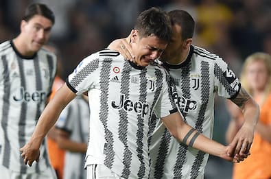 Dybala, addio alla Juventus: esce dallo Stadium in lacrime. VIDEO