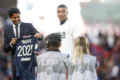 Calcio, Mbappé resta al Paris Saint-Germain: contratto fino al 2025