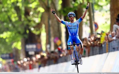 Giro d'Italia 2022, Simon Yates vince la tappa Santena-Torino