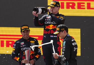 F1 2022, Gp Spagna: vince Verstappen davanti a Perez e Russell
