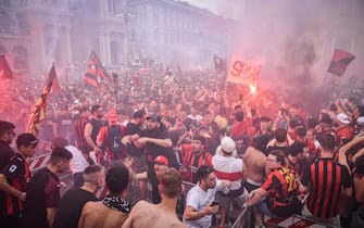 AC Milan's supporters celebrate in Duomo s square the victory of the Italian Serie A Championship ( Scudetto") in Milan, Italy, 22 May 2022.
ANSA/MATTEO CORNER