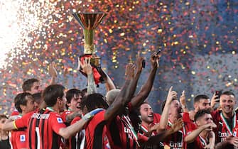 AC Milan's players celebrate with the winner's trophy after AC Milan won the Italian Serie A football match between Sassuolo and AC Milan, securing the "Scudetto" championship on May 22, 2022 at the Mapei - Citta del Tricolore stadium in Sassuolo. (Photo by Tiziana FABI / AFP) (Photo by TIZIANA FABI/AFP via Getty Images)