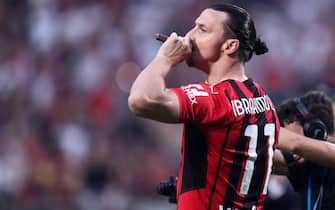 REGGIO NELL'EMILIA, ITALY - MAY 22: Zlatan Ibrahimovic of AC Milan celebrate after winning the Serie A match between US Sassuolo and AC Milan at Mapei Stadium - Citta' del Tricolore on May 22, 2022 in Reggio nell'Emilia, Italy. (Photo by Sportinfoto/vi/DeFodi Images via Getty Images)