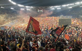 25 May 2022, Italy, Rom: Soccer: UEFA Europa Conference League, AS Roma - Feyenoord Rotterdam, knockout round, final: AS Roma fans celebrate their team's victory at the Olympic Stadium. Photo: Manuel Schwarz/dpa (Photo by Manuel Schwarz/picture alliance via Getty Images)