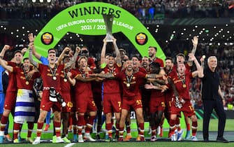 TIRANA, ALBANIA - MAY 25: Lorenzo Pellegrini of AS Roma lifts the UEFA Europa Conference League Trophy after their sides victory during the UEFA Conference League final match between AS Roma and Feyenoord at Arena Kombetare on May 25, 2022 in Tirana, Albania. (Photo by Valerio Pennicino - UEFA/UEFA via Getty Images)