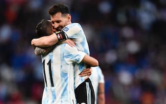 Angel Di Maria (Paris Saint-Germain) of Argentina celebrates with Lionel Messi (Paris Saint-Germain) after scoring his sides first goal during the Finalissima 2022 match between Argentina and Italy at Wembley Stadium on June 1, 2022 in London, England. (Photo by Jose Breton/Pics Action/NurPhoto via Getty Images)