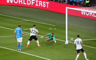 LONDON, ENGLAND - JUNE 01: Lautaro Martinez of Argentina scores their side's first goal during the 2022 Finalissima match between Italy and Argentina at Wembley Stadium on June 01, 2022 in London, England. (Photo by Christopher Lee - UEFA/UEFA via Getty Images)