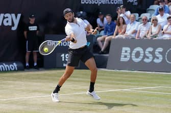 STUTTGART, GERMANY - JUNE 11: Matteo Berrettini of Italy plays a forehand during Men`s Singles Semi-Final match between Oscar Otte of Germany and Matteo Berrettini of Italy during day six of the BOSS OPEN at Tennisclub Weissenhof on June 11, 2022 in Stuttgart, Germany. (Photo by Christian Kaspar-Bartke/Getty Images)