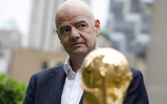epa10017328 FIFA President Gianni Infantino, poses for photographers with the FIFA World Cup trophy at Radio City in New York, New York, USA, 16 June 2022.The North American cities hosting the 2026 World Cup were announced, eleven sites are in the US, three are in Mexico, and two in Canada.  EPA/Peter Foley