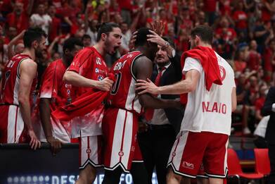 Basket, l'Olimpia Milano vince scudetto: Virtus Bologna battuta 81-64