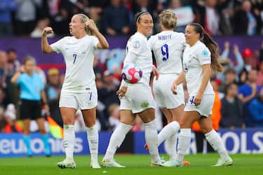 MANCHESTER, ENGLAND - JULY 06: Beth Mead of England celebrates after scoring her side's first goal during the UEFA Women's Euro England 2022 group A match between England and Austria at Old Trafford on July 06, 2022 in Manchester, England. (Photo by James Gill - Danehouse/Getty Images)