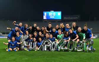 FLORENCE, ITALY - FEBRUARY 24: Players of Italy celebrate qualifying at the end of the UEFA Women's EURO 2022 Qualifier match between Italy and Israel at Stadio Artemio Franchi on February 24, 2021 in Florence, Italy. (Photo by Claudio Villa/Getty Images)