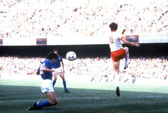 Paolo Rossi of Italy scores the goal during the World Cup Spain 1982 match between Poland and Italy at Camp Nou on July 8, 1982  in Barcelona , Spain. (Photo by Alessandro Sabattini/Getty Images)
