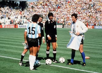 Daniel Passarella of Argentina and Dino Zoff of Italy before the World Cup Spain 1982 match between Italy and Argentina at Estadio de SarriÃ  on June 29, 1982  in Barcelona , Spain. (Photo by Alessandro Sabattini/Getty Images)