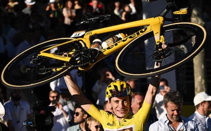 Tour de France 2022, vince Vingegaard. Ultima tappa Parigi a Philipsen