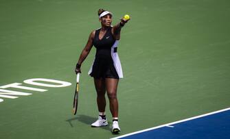 TORONTO, ONTARIO - AUGUST 08: Serena Williams of the United States hits a shot against Nuria Parrizas Diaz of Spain during her first round match on Day 3 of the National Bank Open, part of the Hologic WTA Tour, at Sobeys Stadium on August 08, 2022 in Toronto, Ontario (Photo by Robert Prange/Getty Images)
