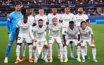 epa10114634 The starting eleven of Real Madrid pose for photographs before the UEFA Super Cup soccer match between Real Madrid and Eintracht Frankfurt at the Olympic Stadium in Helsinki, Finland, 10 August 2022.  EPA/Mauri Ratilainen