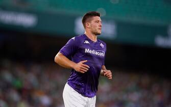 SEVILLE, SPAIN - AUGUST 06: Luka Jovic of AFC Fiorentina looks on during a friendly match between Real Betis and AFC Fiorentina at Estadio Benito Villamarin on August 06, 2022 in Seville, Spain. (Photo by Fran Santiago/Getty Images)