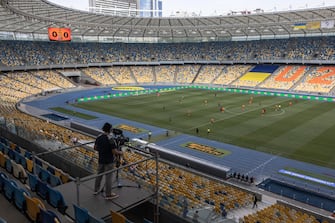 epa10134449 Players of Shakhtar Donetsk and Metalist 1925 Kharkiv during the opening soccer match of the new Ukrainian Premier League season between Shakhtar Donetsk and Metalist 1925 Kharkiv at the empty Olimpiyskiy stadium, in Kyiv, Ukraine, 23 August 2022. Ukrainian football Premier League began its new season on 23 August with out fans amid fears of bombs annd missiles alerts, a day before six months of the Russian invasion are marked. Russian troops on 24 February 2022 entered Ukrainian territory, starting a conflict that provoked destruction and a humanitarian crisis.  EPA/ROMAN PILIPEY