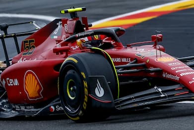 F1, Gp Belgio: nelle qualifiche Sainz in pole davanti a Perez. VIDEO