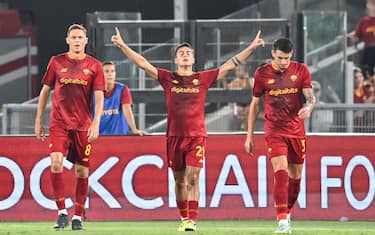 Roma's Paulo Dybala (C) jubilates after scoring the goal during the Italian Serie A soccer match AS Roma vs AC Monza at Olimpico stadium in Rome, Italy, 30 August 2022. ANSA/ALESSANDRO DI MEO