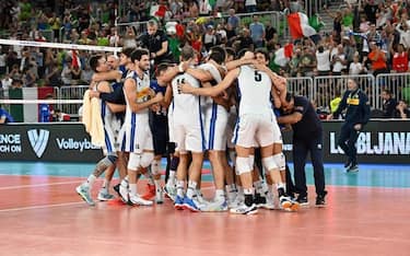 Italian players celebrate their victory over France following the men's World Volleyball Championships quarterfinal match between Italy and France at the Arena Stozice in Ljubljana on September 7, 2022. (Photo by JOE KLAMAR / AFP) (Photo by JOE KLAMAR/AFP via Getty Images)