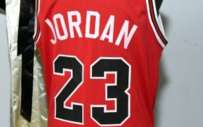 Asta record per la maglia di Michael Jordan: venduta per 10,1 milioni