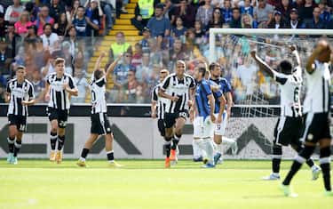 Udinese's Roberto Pereyra (R) jubilates with his teammates after scoring the goal during the Italian Serie A soccer match Udinese Calcio vs FC Internazionale at the Friuli - Dacia Arena stadium in Udine, Italy, 18 September 2022. ANSA / GABRIELE MENIS
