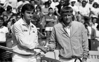 Henri Leconte a battu Björn Borg pour le dernier match du champion suédois lors du tournoi de tennis de Monte-carlo le 31 mars 1983, Monaco. (Photo by Alain MINGAM/Daniel SIMON/Gamma-Rapho via Getty Images)