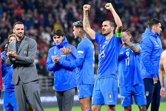 epa10208308 Leonardo Bonucci (3-R) of Italy and his team mates celebrate their 2-0 win after the UEFA Nations League Division A, Group 3 soccer match between Hungary and Italy at Puskas Arena, Budapest, Hungary, 26 September 2022.  EPA/Tamas Kovacs HUNGARY OUT