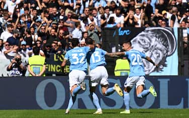 Lazio's soccer players jubilate after LazioÕs Alessio Romagnoli scored the 2-0 goal during Serie A soccer match Lazio - Spezia at Olimpico Stadium in Rome, 2 October 2022. ANSA/CLAUDIO PERI