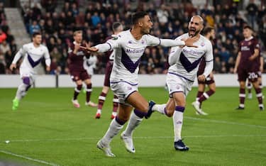 EDINBURGH, SCOTLAND - OCTOBER 06: Rolando Mandragora of ACF Fiorentina celebrates after scoring their team's first goal during the UEFA Europa Conference League group A match between Heart of Midlothian and ACF Fiorentina at Tynecastle Park on October 06, 2022 in Edinburgh, Scotland. (Photo by Stu Forster/Getty Images)