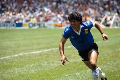 Maradona, all'asta pallone di Argentina-Inghilterra della Mano de Dios
