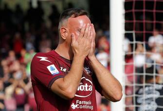SALERNO, ITALY - OCTOBER 22: Franck Ribery of US Salernitana farewell to football during the Serie A match between Salernitana and Spezia Calcio at Stadio Arechi on October 22, 2022 in Salerno, Italy. (Photo by Carlo Hermann/DeFodi Images via Getty Images)