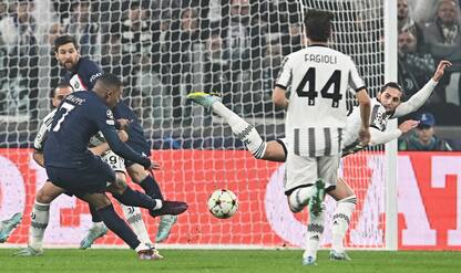 Champions, Juventus battuta 1-2 dal Psg: va comunque in Europa League