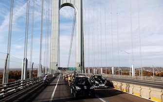 NEW YORK, NEW YORK - NOVEMBER 06: The field crosses the Verrazzano-Narrows Bridge to begin the Women's Professional Division of the TCS New York City Marathon on November 06, 2022 in New York City. (Photo by Sarah Stier/Getty Images)