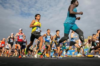 epa10290579 Athletes compete during the New York City Marathon race in New York, New York, USA, 06 November 2022.  E  EPA/SARAH YENESEL