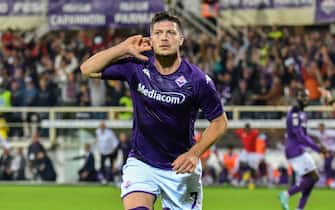 Fiorentina's Luka Jovic celebrates after scoring the 3-3 goal  during  ACF Fiorentina vs Inter - FC Internazionale, italian soccer Serie A match in Florence, Italy, October 22 2022