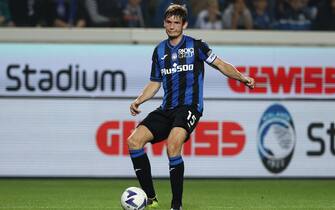 Marten De Roon of Atalanta BC in action   during  Atalanta BC vs SS Lazio, italian soccer Serie A match in Bergamo, Italy, October 23 2022