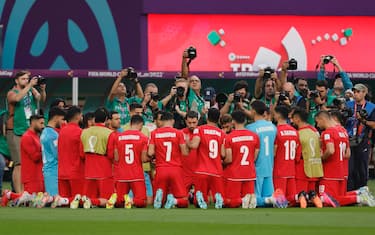 epa10317829 Players of Iran kneel before the FIFA World Cup 2022 group B soccer match between England and Iran at Khalifa International Stadium in Doha, Qatar, 21 November 2022.  EPA/Ronald Wittek