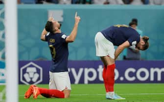 epa10321286 Olivier Giroud of France (L) celebrates after scoring the 2-1 goal during the FIFA World Cup 2022 group D soccer match between France and Australia at Al Janoub Stadium in Al Wakrah, Qatar, 22 November 2022.  EPA/Ronald Wittek
