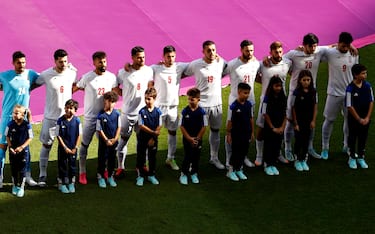 epa10327041 The team of Iran during the national anthem before the FIFA World Cup 2022 group B soccer match between Wales and Iran at Ahmad bin Ali Stadium in Doha, Qatar, 25 November 2022.  EPA/Rungroj Yongrit