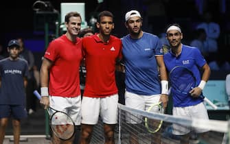 epa10330847 (L-R) Canada's Vasek Pospisil and Felix Auger Aliassime pose for the media with Italy's Matteo Berrettini and Fabio Fognini ahead of their doubles match in the Davis Cup semi final between Italy and Canada, in Malaga, Andalusia, southern Spain, 26 November 2022.  EPA/JORGE ZAPATA