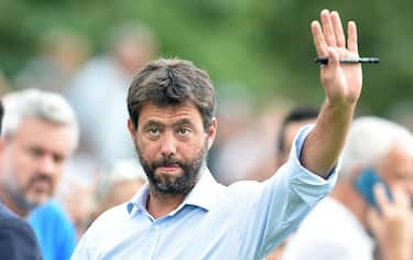 Andrea Agnelli saluta prima della partitella Juventus A-Juventus B a Villar Perosa, Torino, 12 agosto 2018. ANSA/ ALESSANDRO DI MARCO