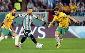 epa10346635 Alejandro Gomez of Argentina in action against Mathew Leckie (R) of Australia during the FIFA World Cup 2022 round of 16 soccer match between Argentina and Australia at Ahmad bin Ali Stadium in Doha, Qatar, 03 December 2022.  EPA/Abedin Taherkenareh