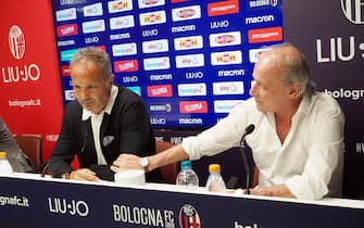 Sinisa Mihajlovic, allenatore della squadra del Bologna FC assieme al dt Walter Sabatini durante la conferenza stampa in cui dichiara di essere malato di leucemia. Bologna, 13 Luglio 2019. GIORGIO BENVENUTI / ANSA