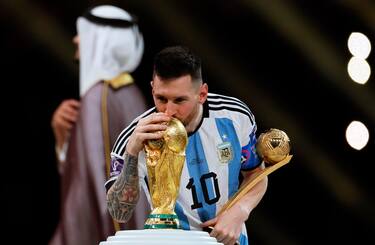 Copa del Mundo, Messi le regaló a los compañeros y al cuerpo técnico de Argentina un iPhone con una caja dorada