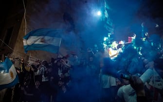 NAPLES, ITALY - DECEMBER 18: Argentinian and Neapolitan fans celebrate Argentina's victory at the World Cup in Qatar on December 18, 2022 in Naples, Italy. France faced Argentina in the final match of the FIFA World Cup Qatar 2022 tournament hosted in Qatar. (Photo by Ivan Romano/Getty Images)